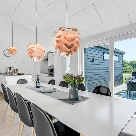 4 Bedroom Pet Friendly In Holiday home