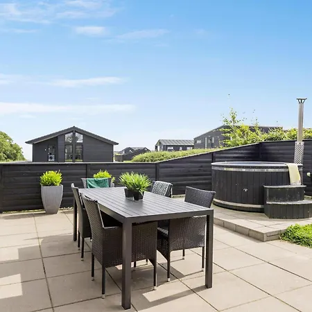 Holiday home 4 Bedroom Pet Friendly In