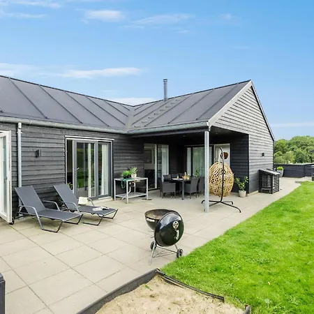 Vakantiehuis Stunning In With Sauna *