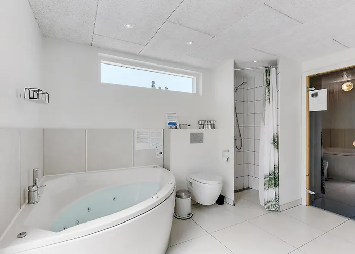 Vakantiehuis Stunning In With Sauna *