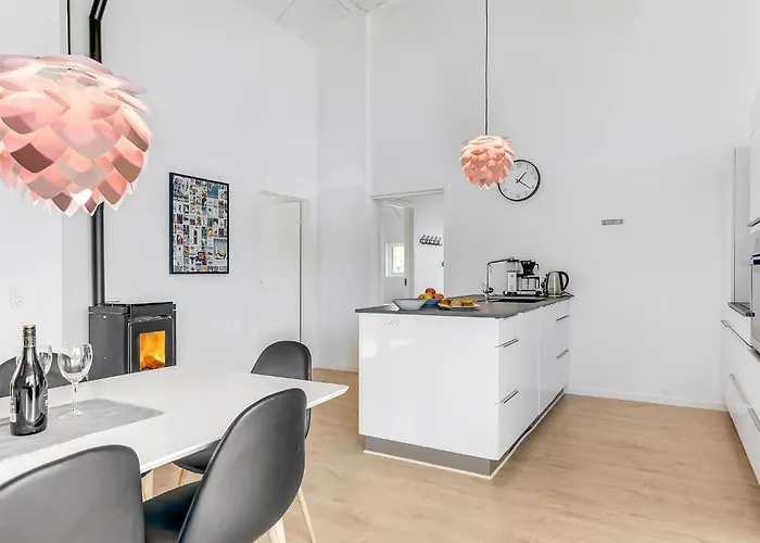 Vakantiehuis Stunning In With Sauna