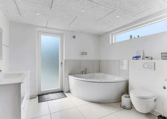 Vakantiehuis Stunning In With Sauna *