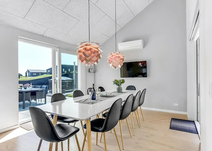 Vakantiehuis Stunning In With Sauna