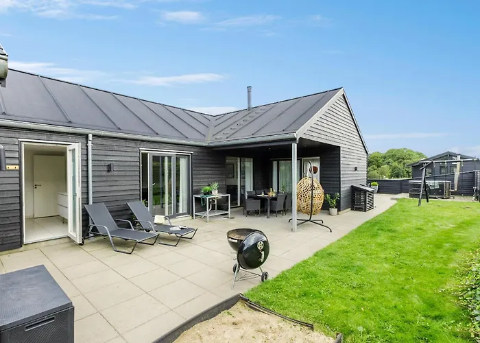 Vakantiehuis Stunning In With Sauna *