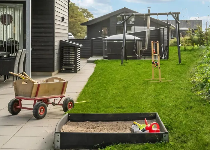 Vakantiehuis Stunning In With Sauna