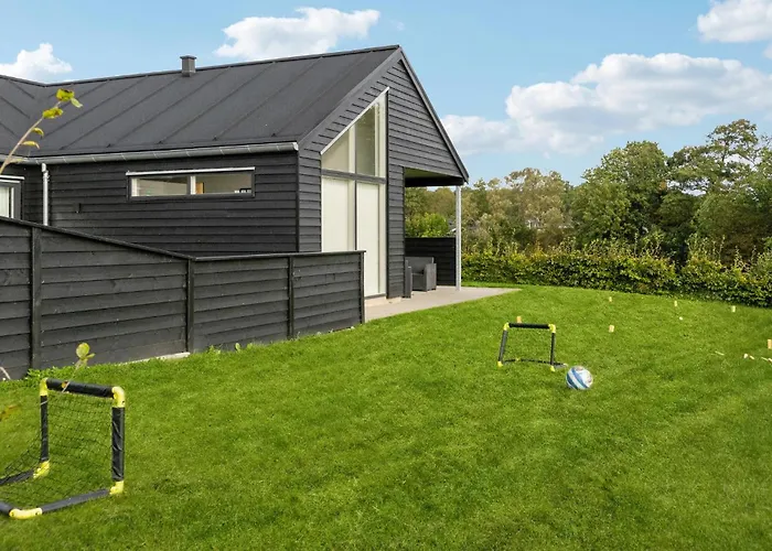 Vakantiehuis Stunning In With Sauna